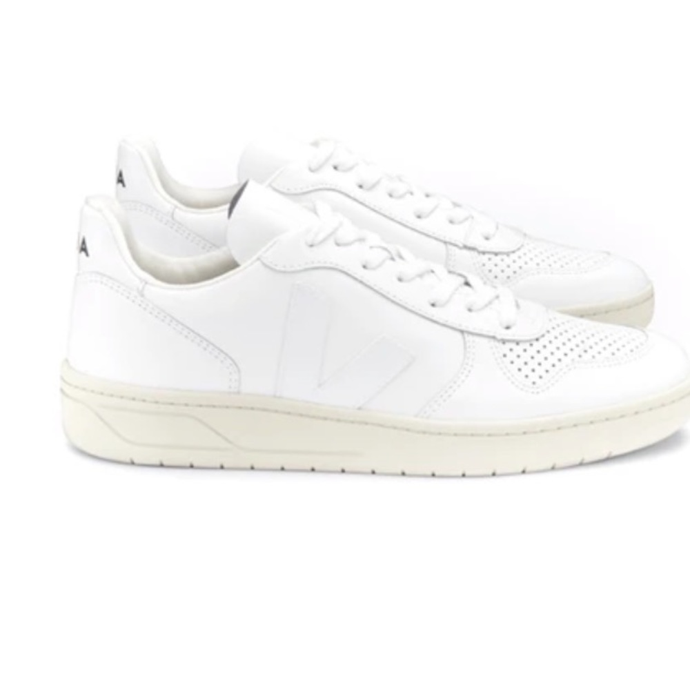 BRAND NWT Veja Sneakers Size 10